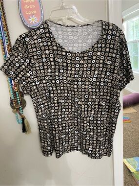 Like New Croft & Barrow Black Short-Sleeve Tee with White Dot Pattern Size L